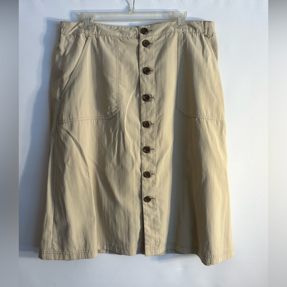 TRAVELSMITH  TAN KHAKI SUPPLEX NYLON BLEND BUTTON FRONT WOMAN 18W SKIRT POCKETS